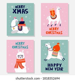 Juego de tarjetas postales de la llama de Navidad. Llama blanca de invierno con cajas regalo presentes sobre fondo nevado, feliz Navidad con letras de Año Nuevo, afiche animal de vacaciones con colección de dibujos animados a mano estilo vector