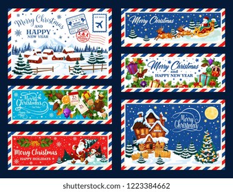 Postales navideñas y de Año Nuevo. Vector Santa Claus, regalos de Navidad y pinos, muñeco de nieve, trineo de renos y pueblo de invierno con casas nevadas, regalos, campana, bolas y pan de jengibre