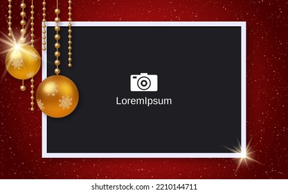 Ilustración vectorial de Navidad y Año Nuevo. Fondo rojo con marco fotográfico vacío y bolas doradas