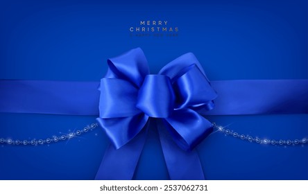 Navidades realistas de la cinta de raso azul y arco, cuentas de cadena. Plantilla de lazo de regalo. Anuncio de Navidad, cartel de Web, diseño para volante, folletos, invitaciones de vacaciones. Feliz año nuevo Tarjeta de regalo. Ilustración vectorial