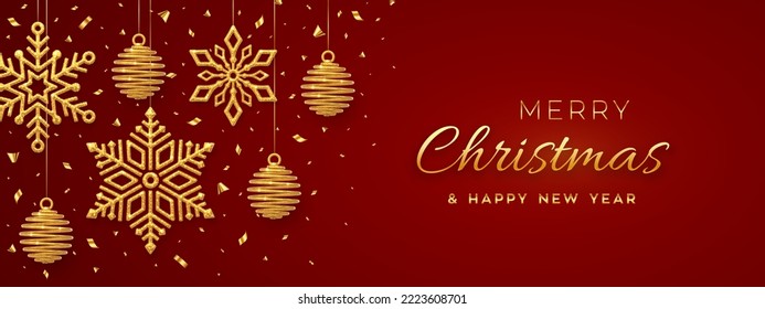 Weihnachtsroter Hintergrund mit hängenden goldenen Schneeflocken und Bälle. Fröhliche Weihnachtsgrußkarte. Weihnachten und Neujahr Poster, Web-Banner. Vektorgrafik.