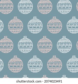Navidad sin fisuras con bolas de Navidad en colores pastel y azul. Juguetes navideños impresos al estilo escandi con adorno