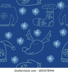 Navidad sin fisuras con ciervo, suéter, medias, mitones, sombrero y copos de nieve sobre un fondo azul.  Ilustración de color vectorial para tarjetas de felicitación, diseños navideños, envoltura de regalo, impresiones.