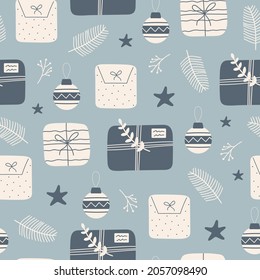 Navidad sin fisuras con cajas de regalo, ramas, bola de navidad, bayas y estrellas de fondo azul. Ilustración vectorial moderna	