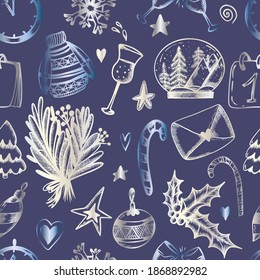 Weihnachtsnahtloses Muster auf blauem Hintergrund. Weihnachtsdruck in handgezeichnet Stil. Pullover, Kalender, Süßigkeiten, Champagner, Baum, Bouquet, Schneeglobe. Vektorgrafik.