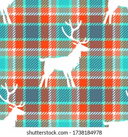 Patrón de Navidad sin fisuras. Silueta de coro blanco sobre fondo a cuadros de estratos escoceses. Naranja, verde menta, rojo, gris. Diseño textil para invierno, Navidad, vacaciones de Año Nuevo