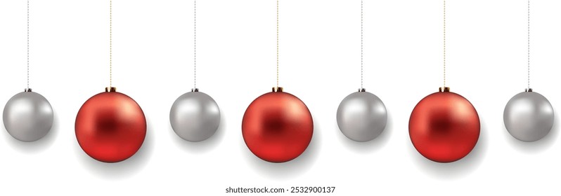 Prata de Natal e bolas vermelhas com sombra no fundo transparente. Brinquedos de Natal. Luxo pendurado bugigangas com fita. Elementos de design de brilho festivo. Ilustração vetorial EPS 10	
