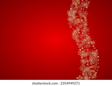 Nieve navideña sobre fondo rojo. Marco brillante para banners de invierno, cupón de regalo, vale, anuncios, fiesta. Los colores de Santa Claus con la nieve dorada de Navidad. Copos de nieve de caída horizontal para vacaciones
