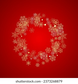Nieve navideña sobre fondo rojo. Marco brillante para banners de invierno de temporada, cupón de regalo, cupón, cupones, anuncios, fiesta. Los colores de Santa Claus con la nieve dorada de Navidad. Caída de copos de nieve para las vacaciones