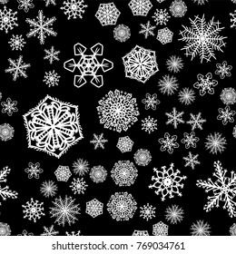 Christmas snow seamless pattern with beautiful snowflakes falling and scattered on tiled repeating ornament of winter snow