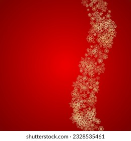 Los copos de nieve de Navidad con fondo rojo. Marco brillante para banners de invierno de temporada, cupón de regalo, cupón, cupones, anuncios, fiesta. Los colores de Santa Claus con copos de nieve dorados de Navidad. Caída de la nieve durante las vacaciones