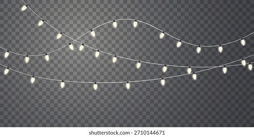Navidades de luces de cadena, brillantes, festivos, bombillas amarillas suaves. Cálidas y brillantes luces de cadena colgando de cables negros, el brillo crepuscular crea un ambiente acogedor, perfecto para celebraciones, fiestas y decoraciones navideñas.