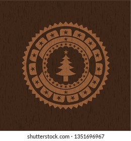 christmas tree icon inside badge with wooden background
