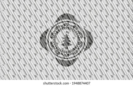 Weihnachtsbaumsymbol in silbernem Emblem oder Abzeichen. Skaliert Muster. Vektorgrafik. Detaillierte Angaben. 