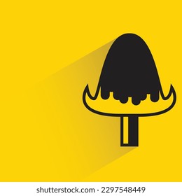 Árbol de Navidad con sombra sobre fondo amarillo