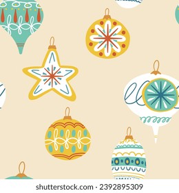 Patrón sin fisuras del Juguete del Árbol de Navidad. Xmas Ball Retro. Juguetes dibujados a mano en estilo vintage de Año Nuevo. Balbuceo con adorno. Papel tapiz de dibujos animados para niños. Ilustración vectorial infantil sobre fondo beige