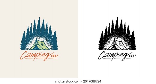 Árboles de Navidad con emblema de carpa. Insignia de camping. Bosque de aves. La mano grabada dibujada en un viejo boceto vintage. Logo de viaje de Doodle Wooden. Póquer de senderismo. 