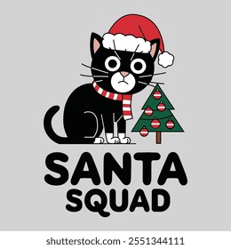 Design de camiseta de Natal Vetor Graphic, Um gato preto vestindo um cachecol vermelho e branco e um chapéu de Papai Noel. O gato está sentado em frente a uma árvore de Natal