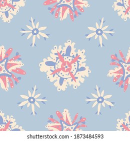 Patrón vectorial de Navidad con copos de nieve en colores pastel. Vacaciones de invierno, estilo retro, mercado navideño, clima nevado