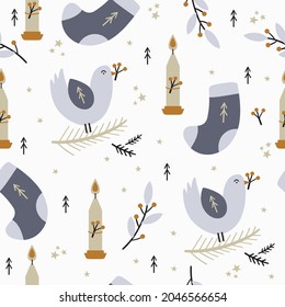 Patrón de vectores de Navidad sin fisuras. Símbolos tradicionales de invierno, pájaro, vela, medias, ilustraciones hechas a mano. Hermoso diseño de papel de envoltura de Año Nuevo.