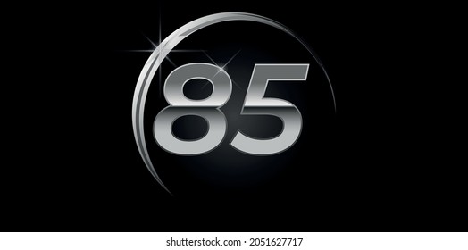 Vector cromado número 85. Logo para cumpleaños, celebraciones, citas con anillo de plata aislado en fondo negro con luz de plata, diseño vectorial para celebración, tarjeta de invitación y tarjeta de saludo