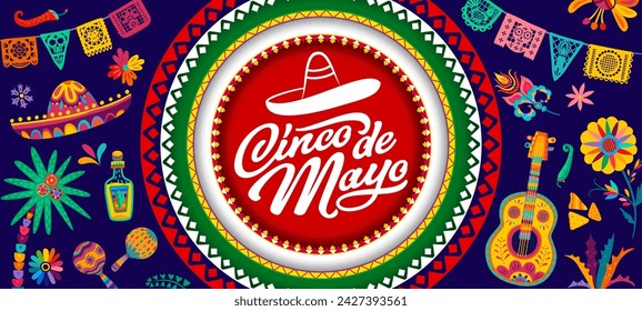 Cartel de Navidad mexicano cortado en papel del Cinco de Mayo. Tarjeta de invitación de celebración mexicana, volante de vacaciones latino o fondo vectorial de fiesta del Cinco de Mayo con guitarra, sombrero, guirnalda de papel y flores