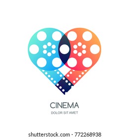 Logotipo vetorial festival de cinema, ícone, modelo de design emblema. Carretel de filme sobreposto e tira de filme em forma de coração. Vídeo como símbolo. Tempo de cinema em casa, mídia e assistir conceito de tv.