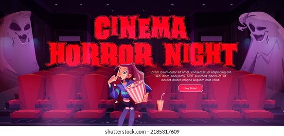 Cinema Horror-Nacht Cartoon-Banner. Junge, hypmerisierte Mädchen mit Popcorn-Eimer, die vor dem Kino sitzend und Film mit gruseligen Geistern, die in der Dunkelheit herumfliegen, Vektorgrafik