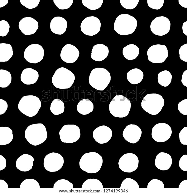 Circles seamless pattern. Retro hand\
drawn circles ornament. Polka dot pattern. Round shapes. Grunge\
painted ornament on black background. Vector\
illustration