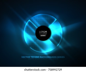 Circular blue glühende Neonformen, Techno-Hintergrund. Abstrakte, glänzende, transparente Kreise auf dunklem Technologiebereich
