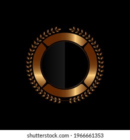 Un escudo dorado circular con un montón de ramas de olivo alrededor. Premios a los ganadores