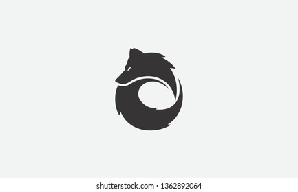 Circular Wolf Silhouette Logo Vector Illustration