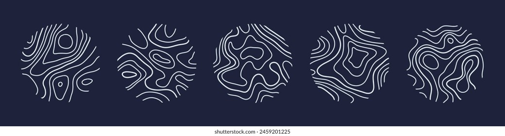 Anillos de madera circulares o conjunto de texturas de líneas de mapa topográfico. Árbol de madera líneas abstractas topográficas colección diseño de estilo plano Ilustración vectorial contorno aislado diseño de patrón.