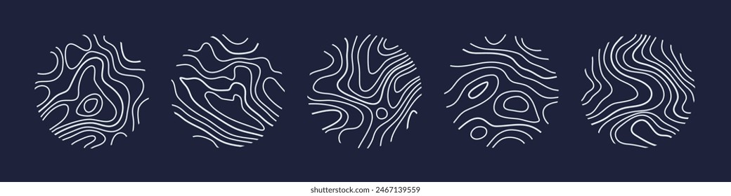 Anillos de madera circulares o conjunto de texturas de líneas de mapa topográfico. Árbol de madera líneas abstractas topográficas colección diseño de estilo plano Ilustración vectorial contorno aislado diseño de patrón.