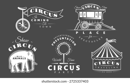 El sistema del logotipo del circo muestra una tienda rayada, elefante salvaje, carro del vintage, aro del fuego y monociclo con la bandera aislada en negro. Antiguas carnaval y circo de la marca o decoración del festival. Ilustración vectorial
