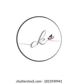 Diseño del logotipo de escritura de letra inicial CK con mariposa