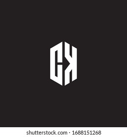 Monograma del logotipo CK con plantilla de diseño de estilo hexagonal aislada en fondo negro
