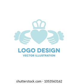 claddagh ring vector icon