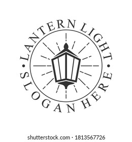 Diseño de logotipo clásico con concepto de linterna antigua.