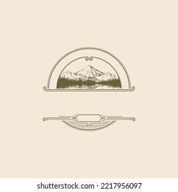 Klassische Logo-Vorlage mit Naturbergbaum für Bekleidung und Ausrüstung Outdoor-Shop Logo.