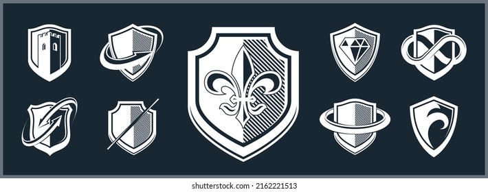 Las formas de escudos clásicos se establecen con diferentes elementos adicionales conjuntos de símbolos vectoriales, iconos de defensa y seguridad, colección de emblemas de municiones.