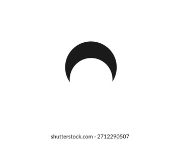 Una ilustración gráfica limpia y nítida con una forma de luna creciente negra aislada sobre un fondo blanco liso, que simboliza la noche, los cuerpos celestes o los nuevos comienzos.