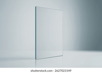 Panel de vidrio de Vertical transparente con sombras suaves y reflejos claros en tono gris-azul