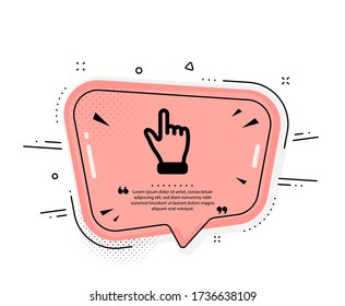 Haga clic en el icono de la mano. Burbuja del discurso de citas. Signo de palma de un dedo. Símbolo de gesto de dirección. Marcas de citado. Clásico haga clic en el icono de la mano. Vector
