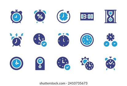 Juego de iconos de reloj. Color de duotona. Ilustración vectorial. Conteniendo en el tiempo, alarma, digital, campana escolar, reloj de pared, a tiempo, reloj, día, tiempo es dinero, reloj de arena, alarma.