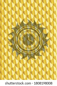 reloj, icono de tiempo dentro de la insignia dorada brillante. Patrón de escalas. Ilustración vectorial. Detallado. 
