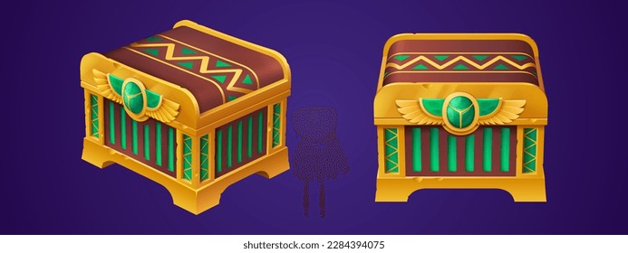 El cofre cerrado del tesoro egipcio aislado en el fondo. Dibujo vectorial de la caja de seguridad antigua de oro decorada con la señal de las alas, piedra de gema verde, vista frontal del ángulo. Adventure game ui props