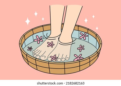 Acercamiento de las piernas en un bol con agua y flores. La persona puede disfrutar de los procedimientos en el spa o salón de belleza. Aromaterapia y relajación. Ilustración vectorial. 