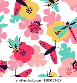 Close-up seamless pattern with insects - butterfly, bumblebee, dragonfly, ladybug and floral motifs. Colorful summer meadow for fabric design. Flat vector illustration.