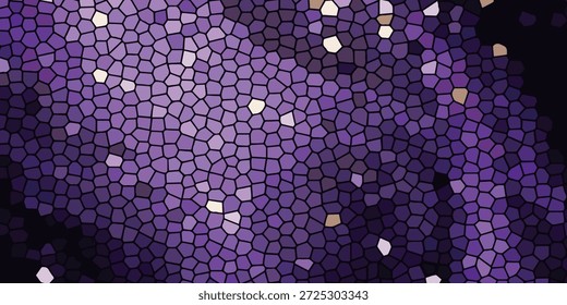 Eine Nahaufnahme eines abstrakten Mosaikmusters mit verschiedenen violetten Tönen, mit kleinen, hellen und schimmernden Lichtreflexionen, die über die Oberfläche gestreut werden und einen strukturierten und leuchtenden Effekt erzeugen.